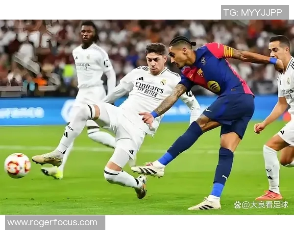 足球明星云集的赛场盛宴展现激情与荣耀的巅峰对决